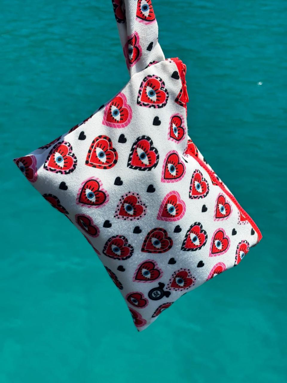 Eyes never lie pouch